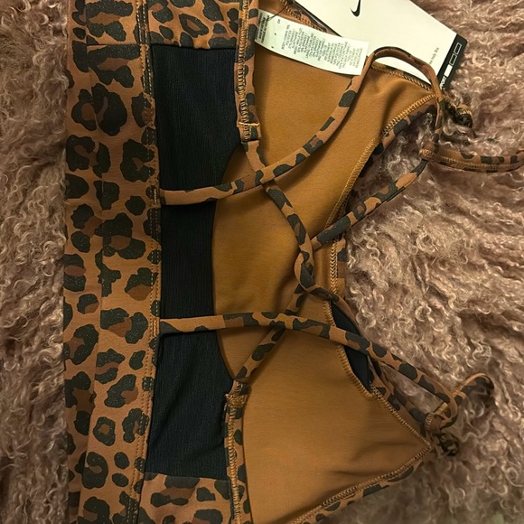 NWT Nike sports bra - Picture 3 of 3